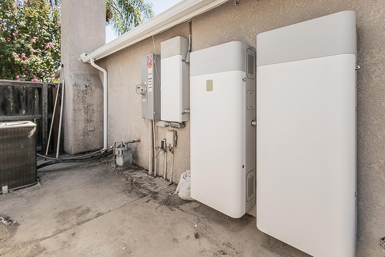 1074 E Cole, Fresno, CA 93720