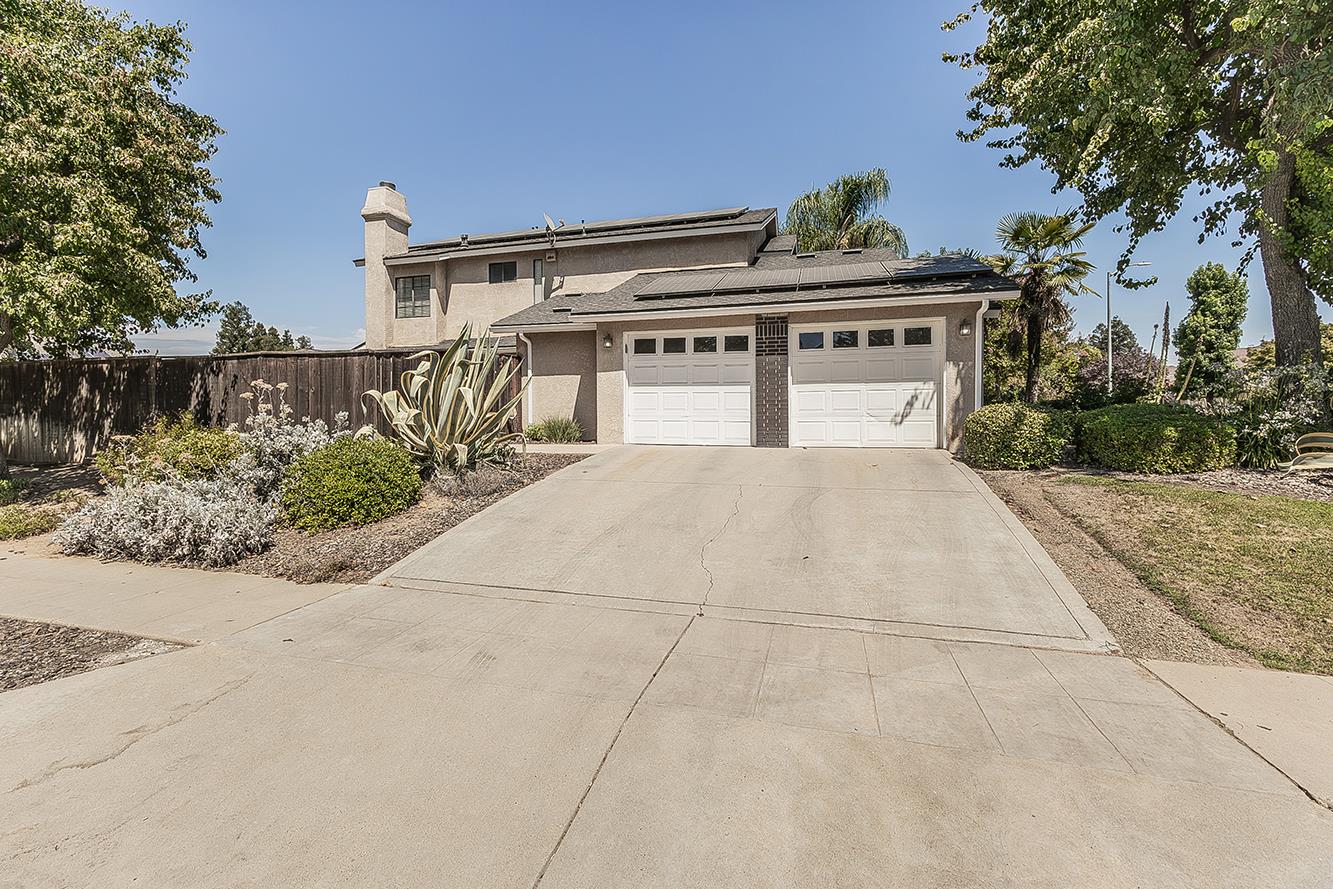 1074 E Cole, Fresno, CA 93720
