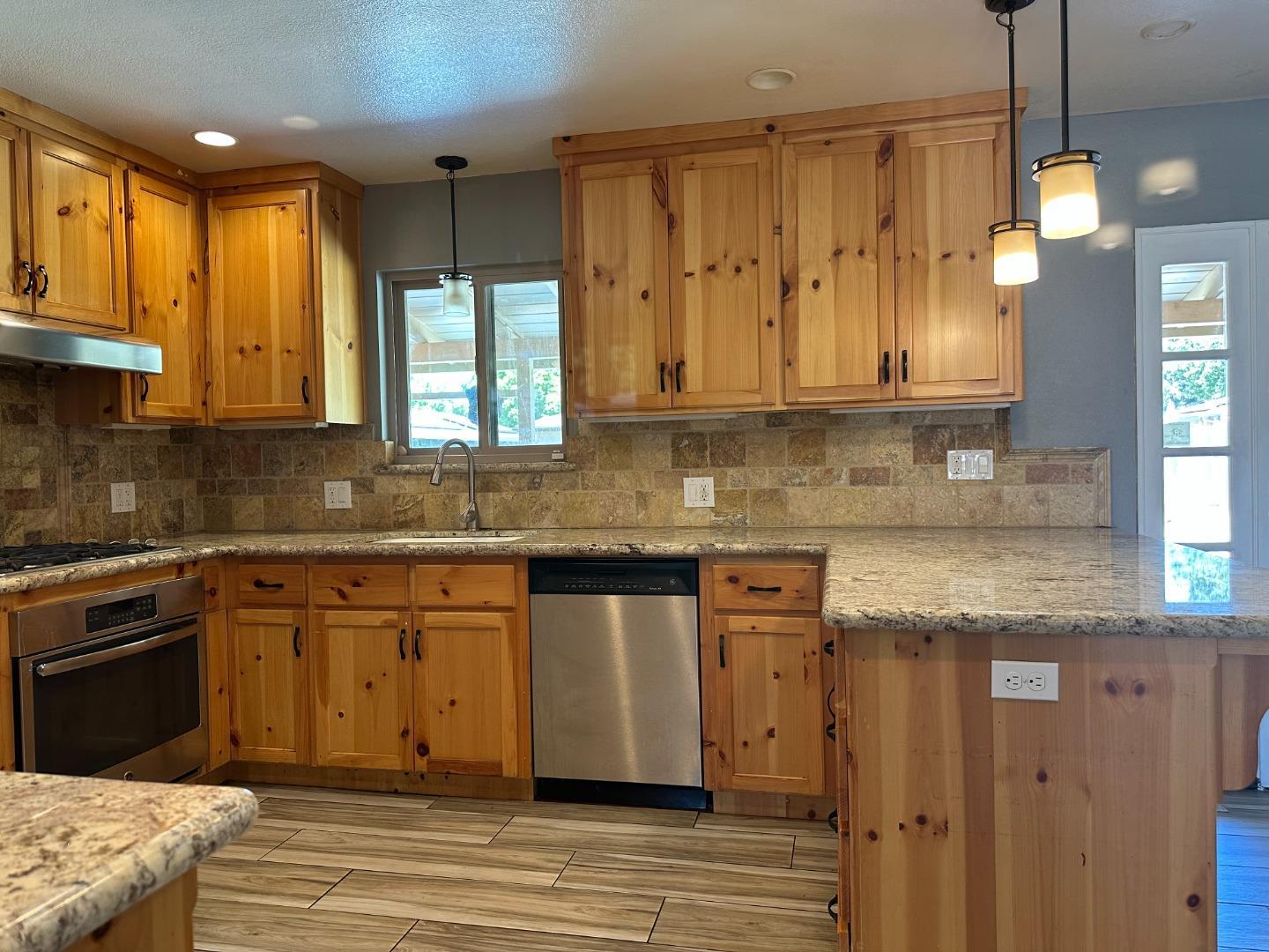 416 Krest St, Madera, CA 93637