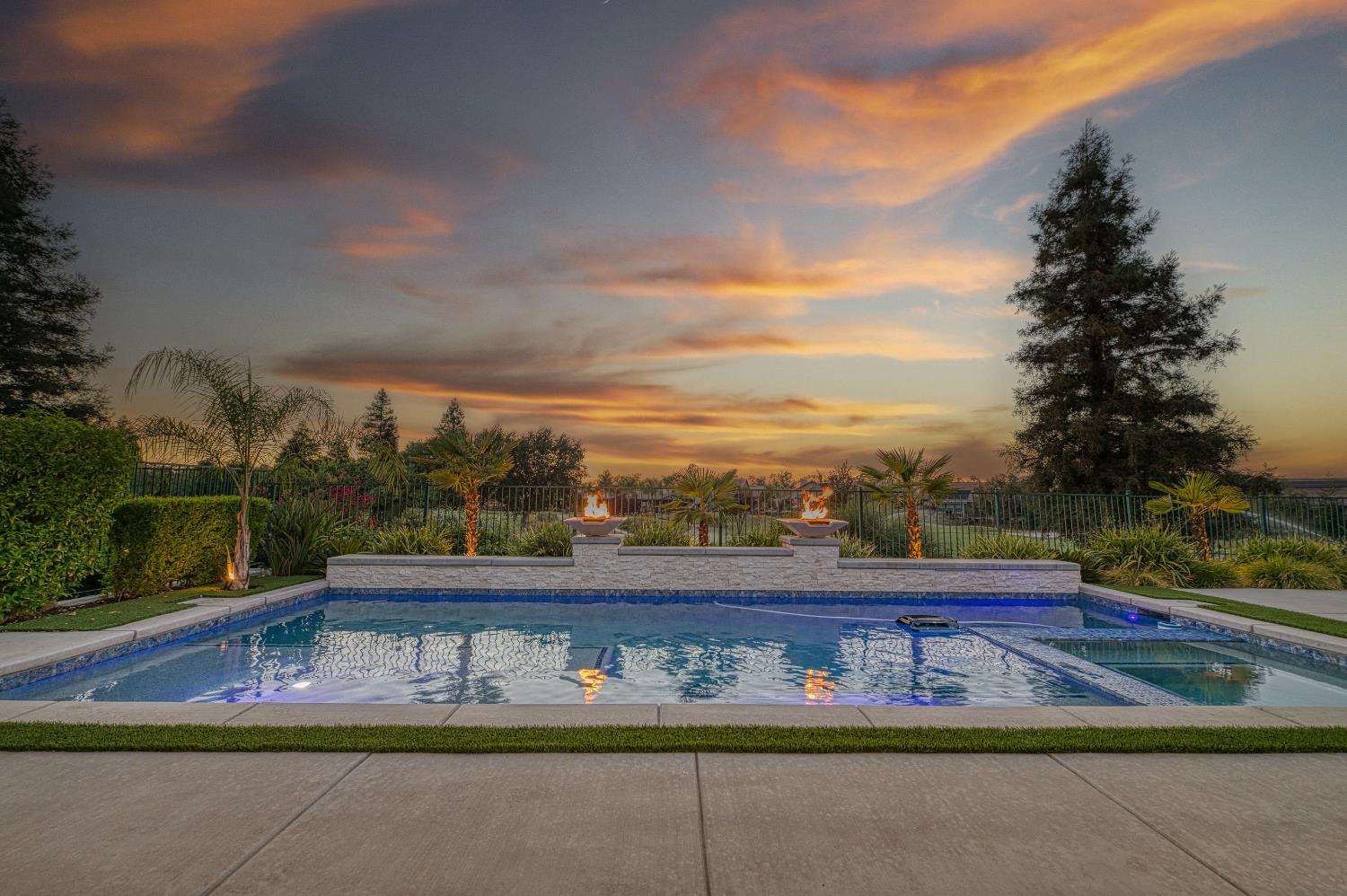 11739 N Turf Dr, Fresno, CA 93730