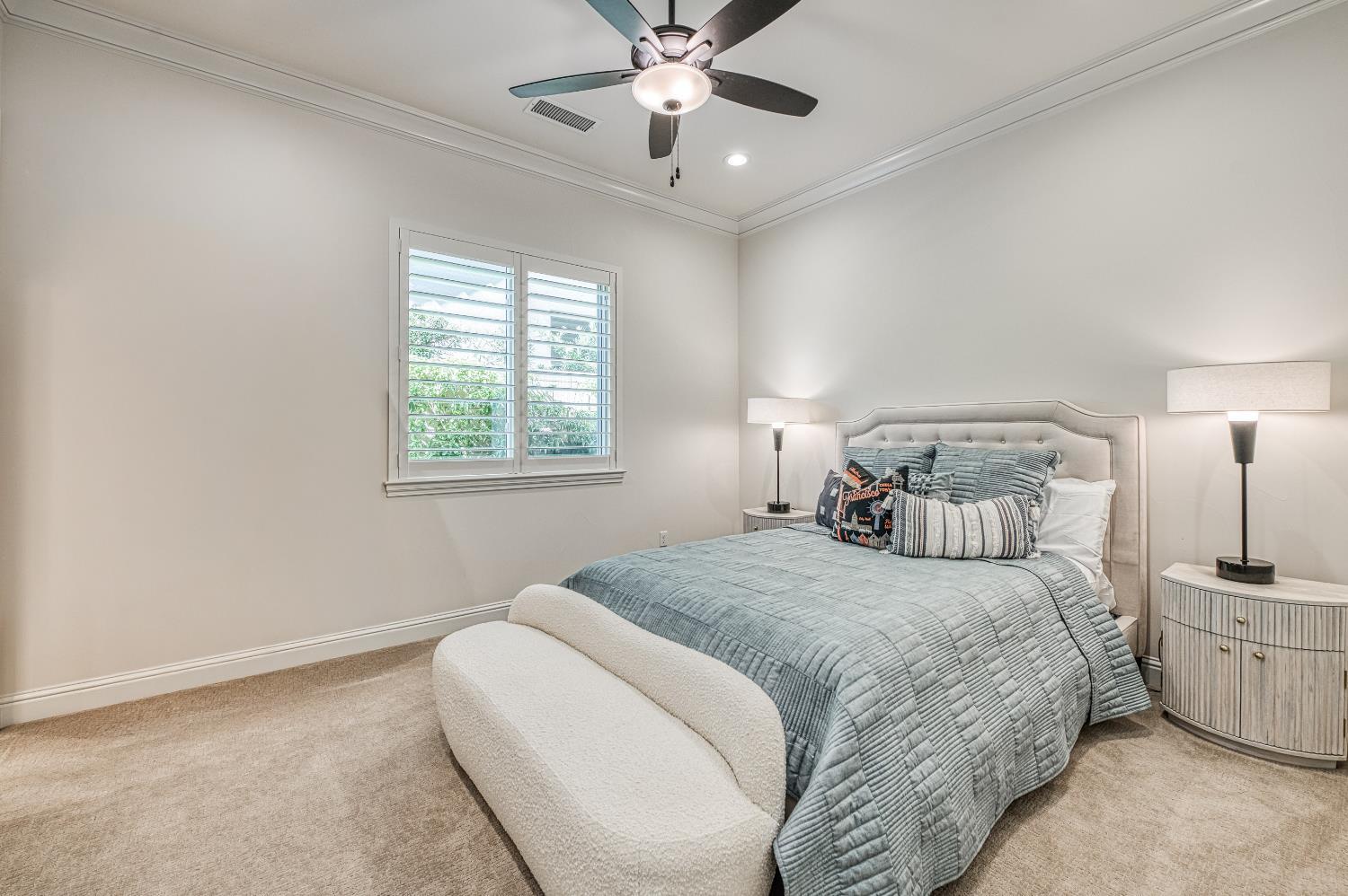11739 N Turf Dr, Fresno, CA 93730