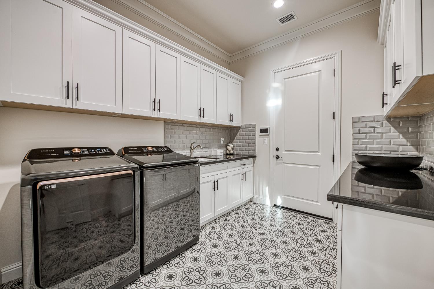 11739 N Turf Dr, Fresno, CA 93730