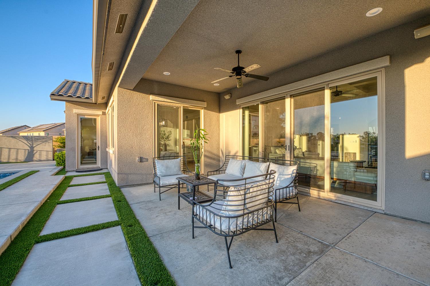 11739 N Turf Dr, Fresno, CA 93730