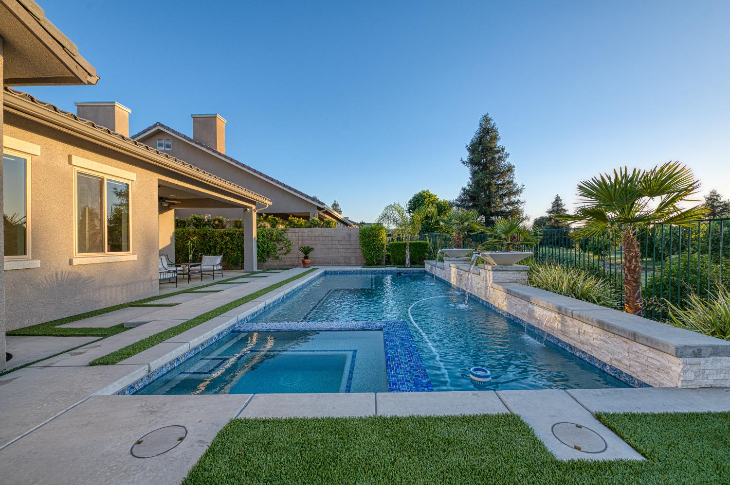 11739 N Turf Dr, Fresno, CA 93730