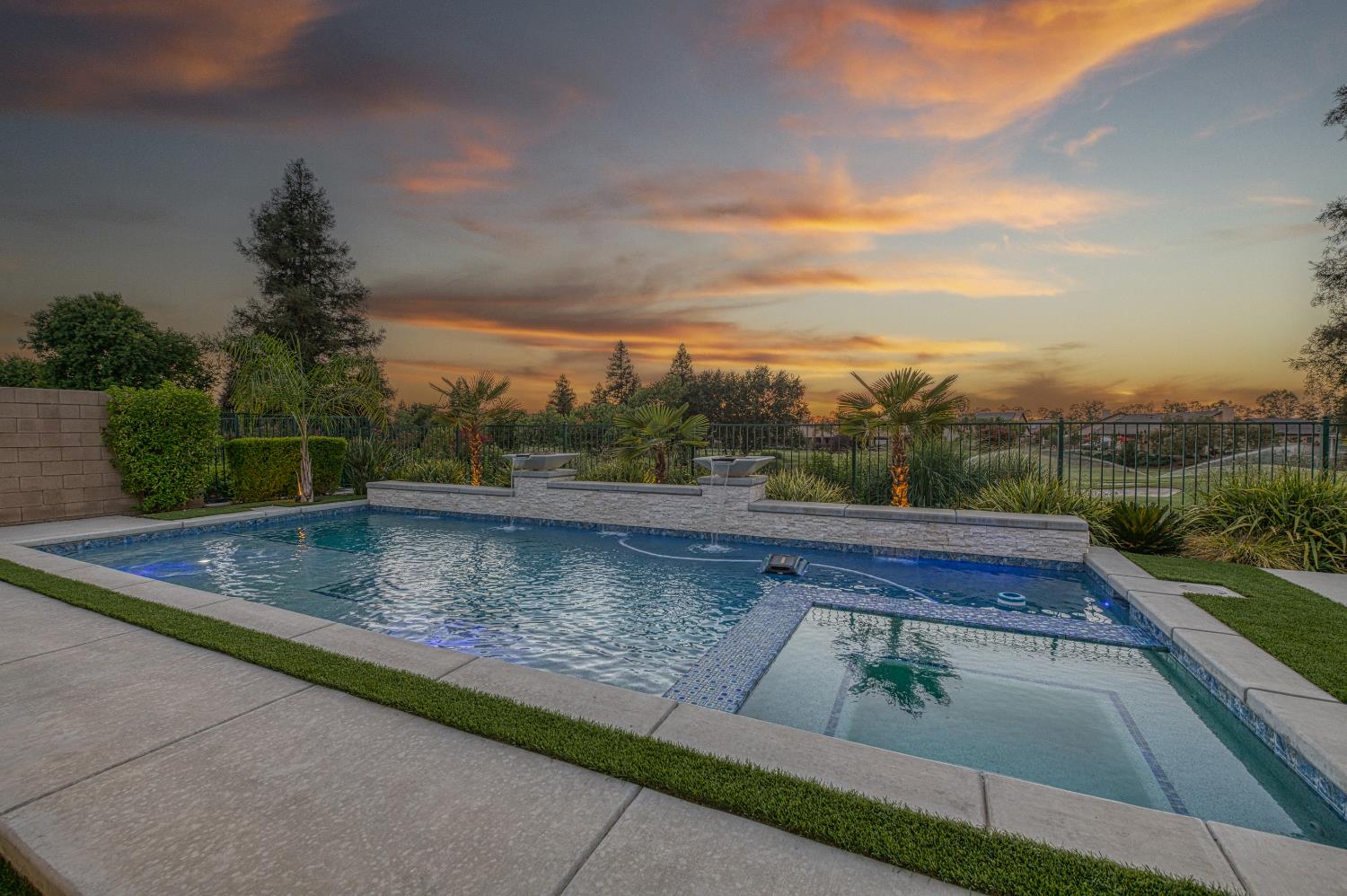 11739 N Turf Dr, Fresno, CA 93730