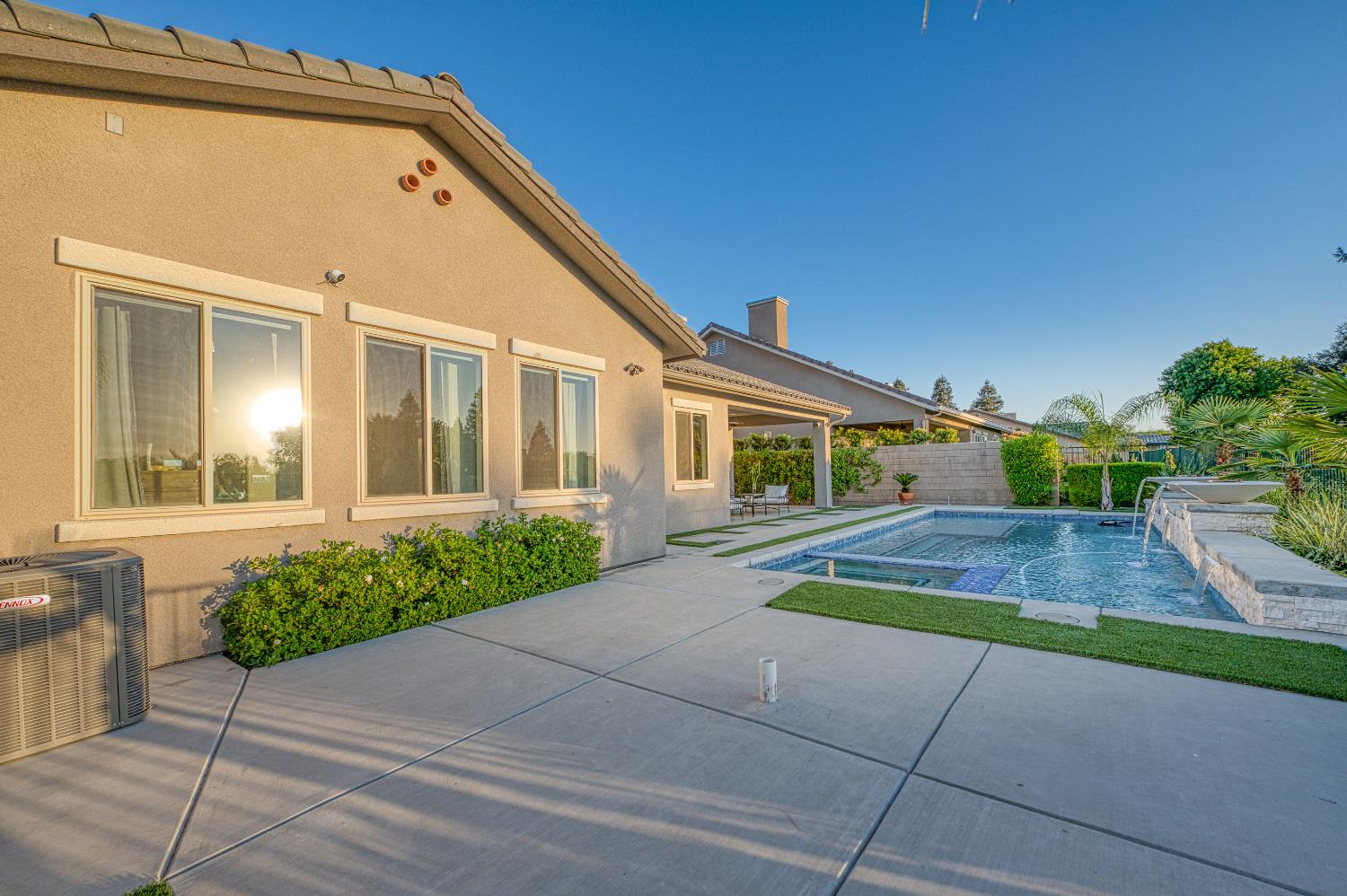 11739 N Turf Dr, Fresno, CA 93730