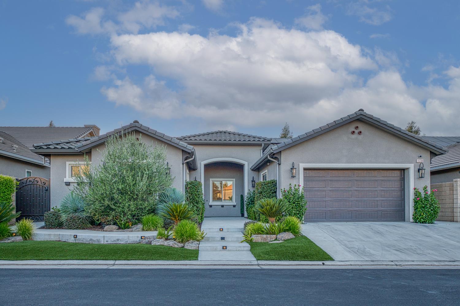 11739 N Turf Dr, Fresno, CA 93730