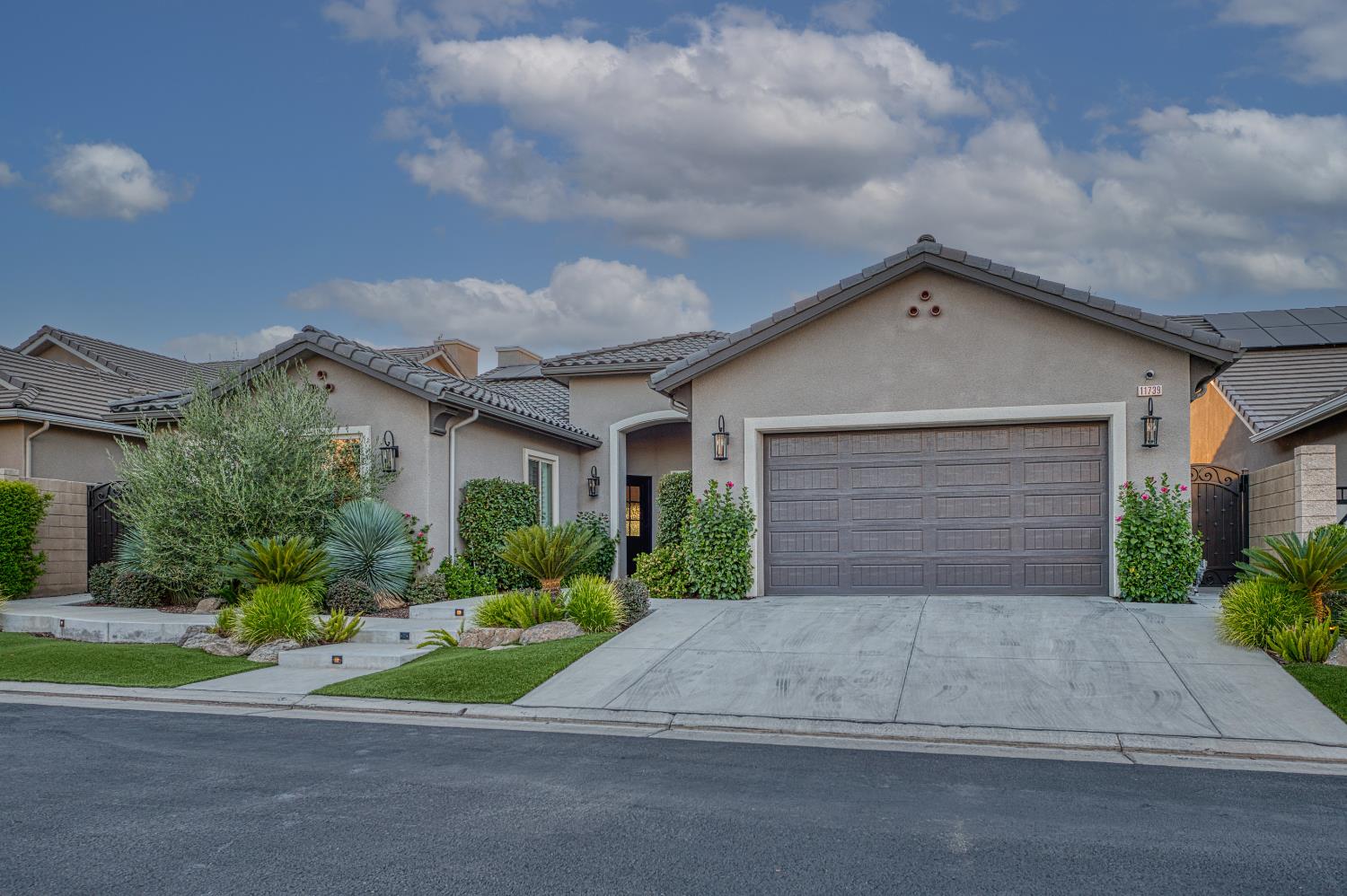 11739 N Turf Dr, Fresno, CA 93730