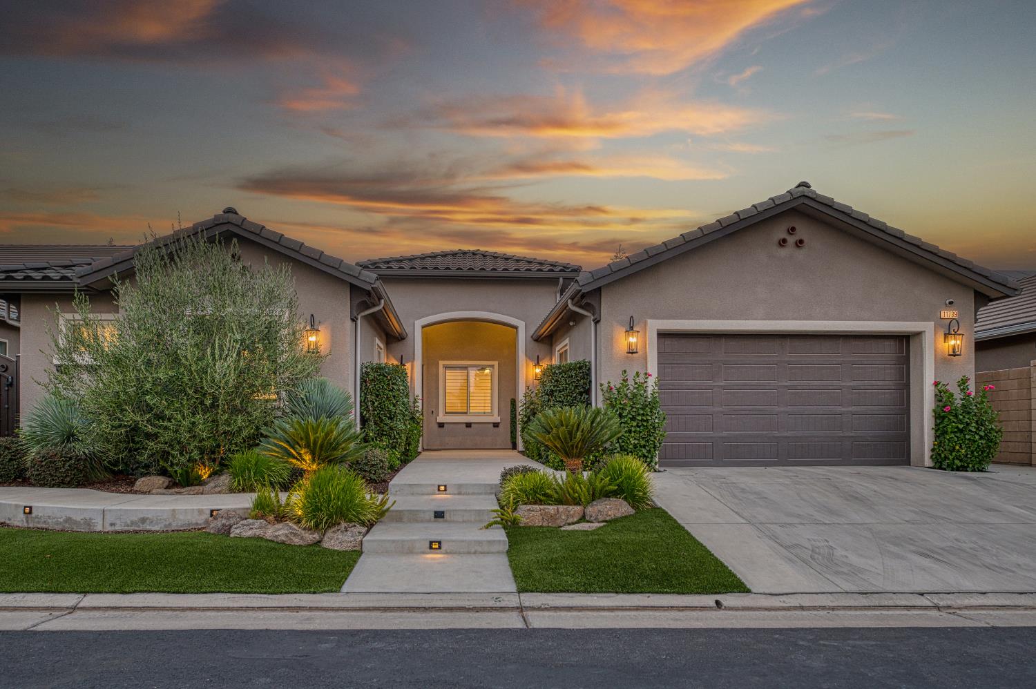 11739 N Turf Dr, Fresno, CA 93730
