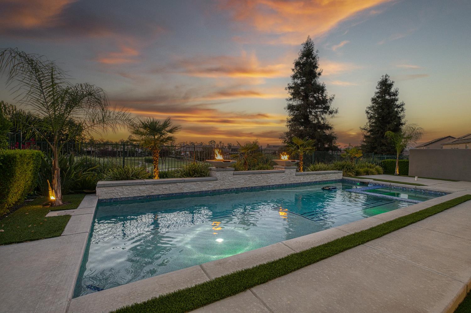 11739 N Turf Dr, Fresno, CA 93730