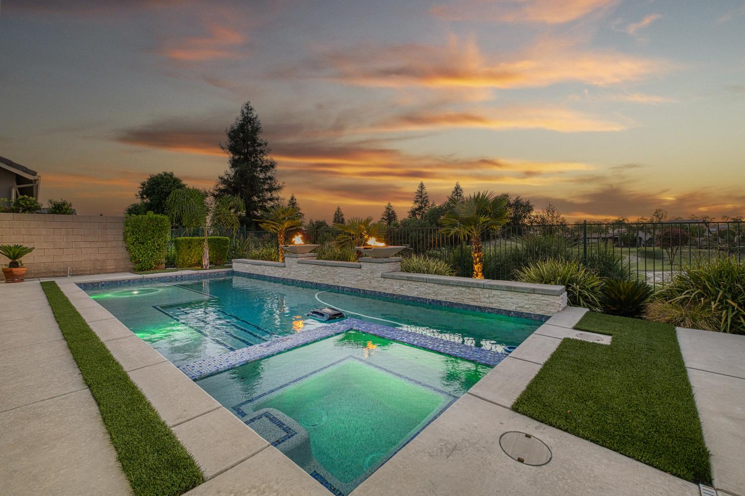 11739 N Turf Dr, Fresno, CA 93730