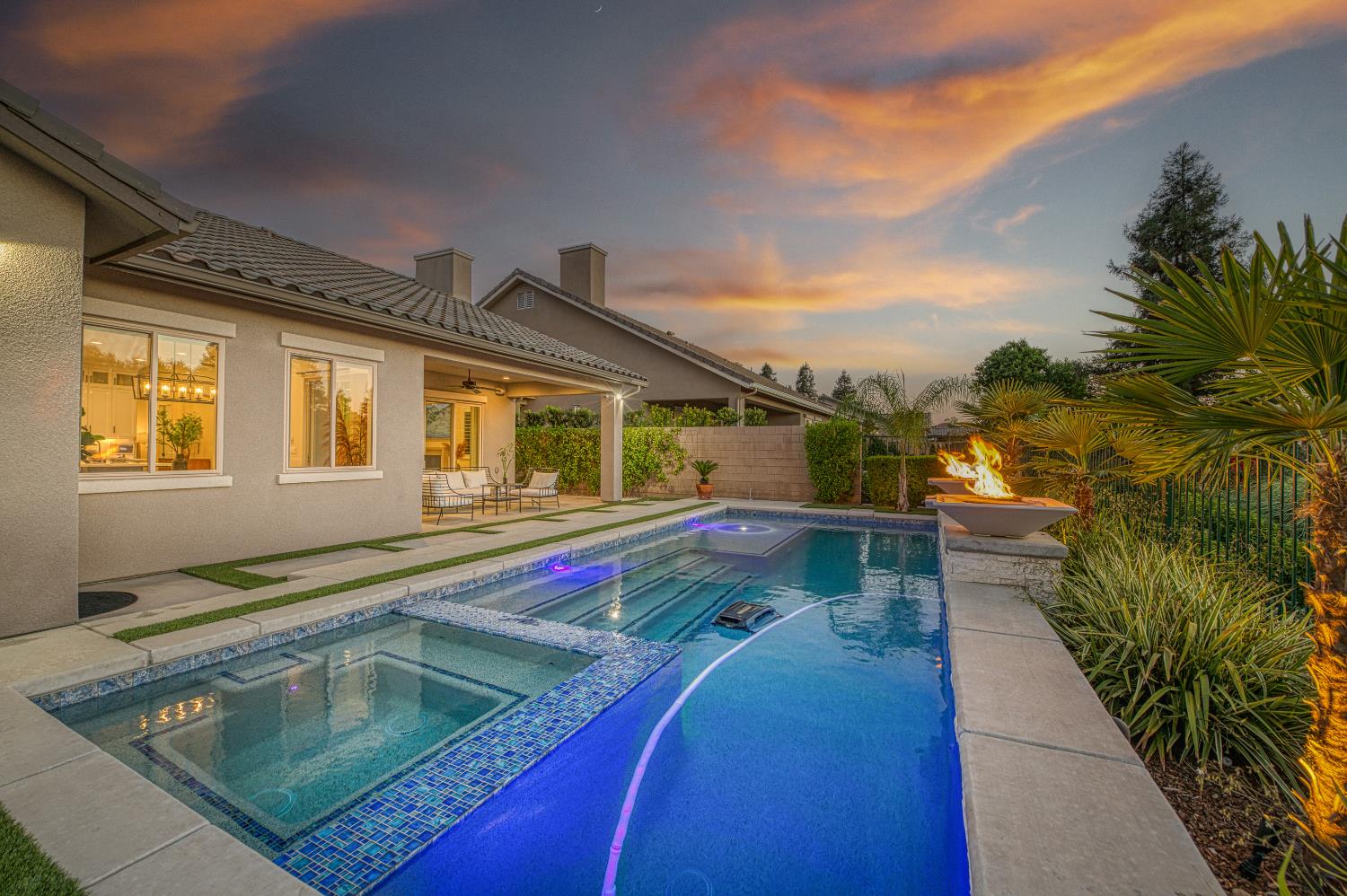 11739 N Turf Dr, Fresno, CA 93730