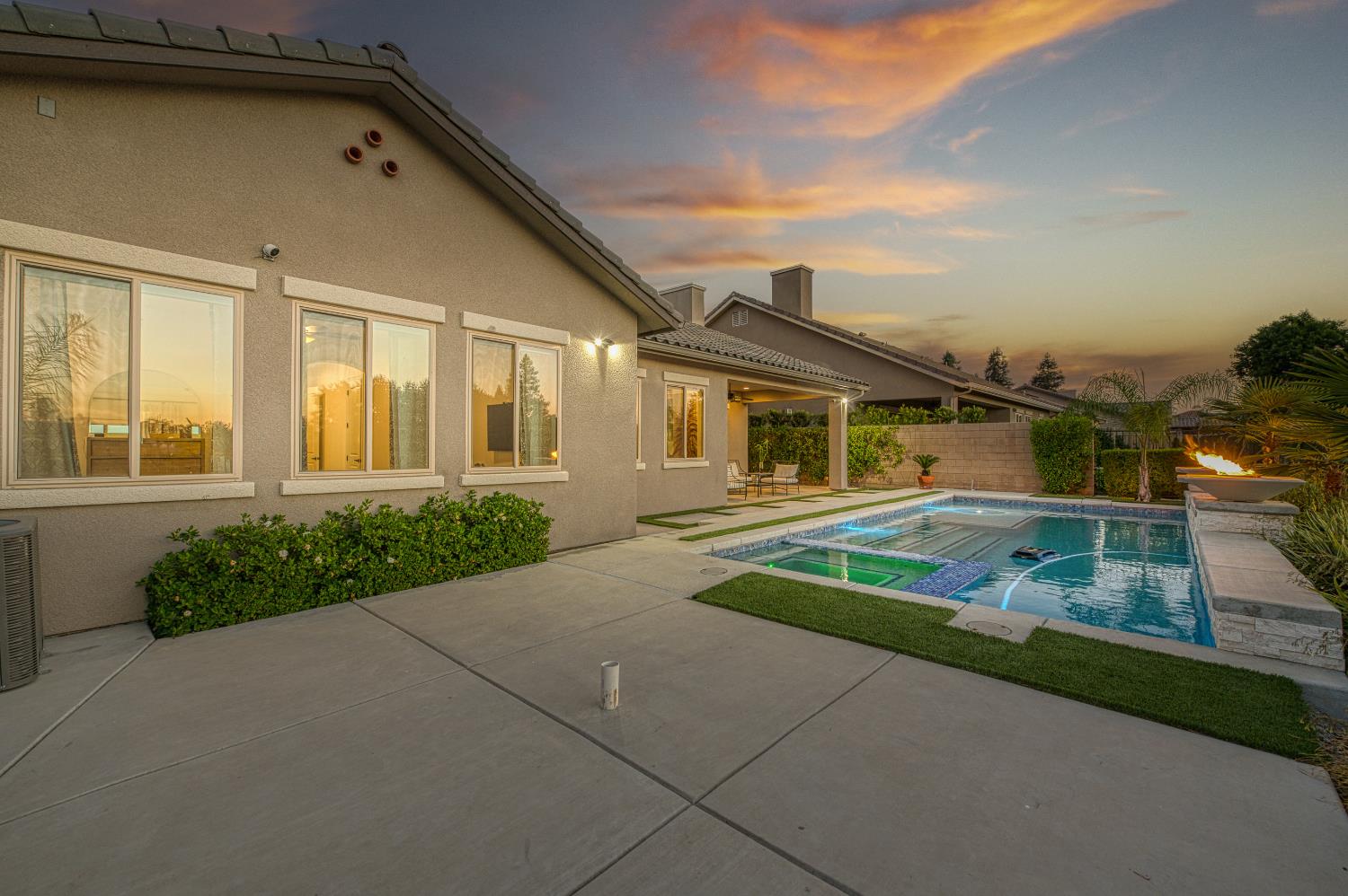 11739 N Turf Dr, Fresno, CA 93730