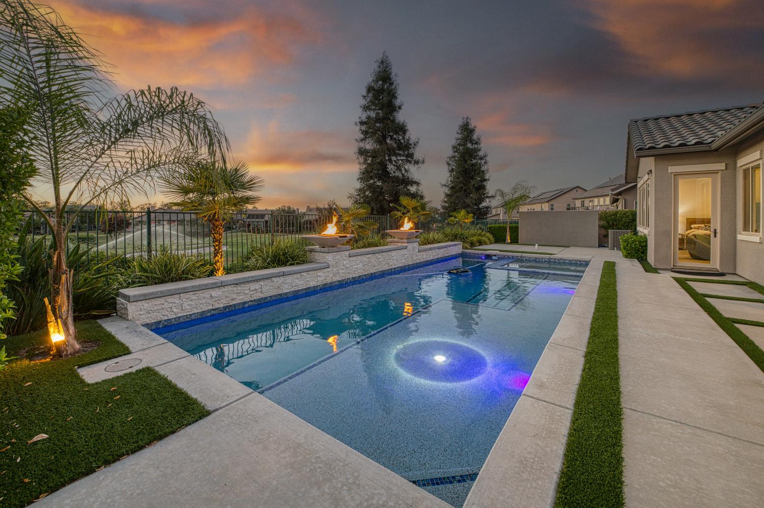 11739 N Turf Dr, Fresno, CA 93730