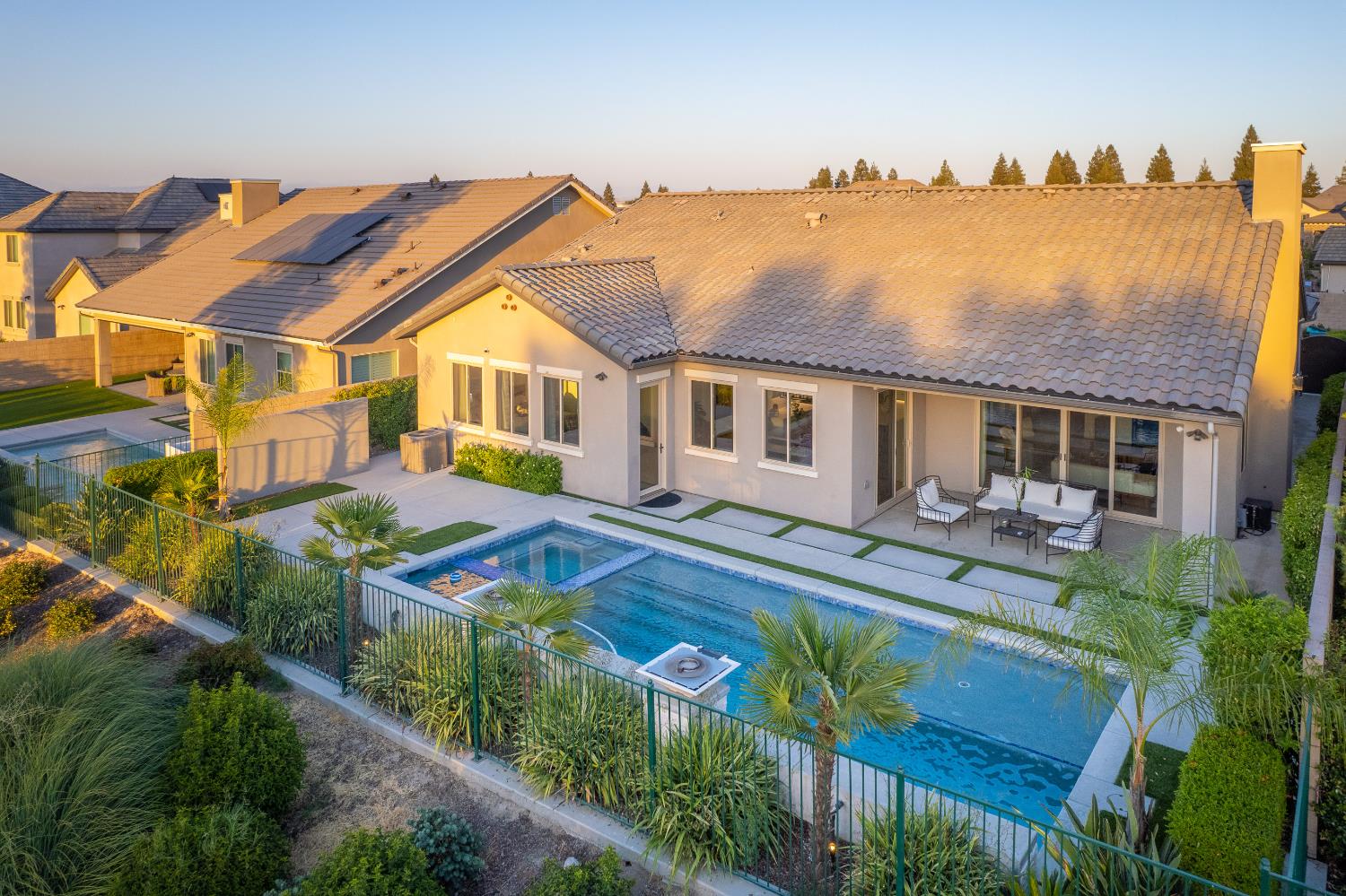 11739 N Turf Dr, Fresno, CA 93730