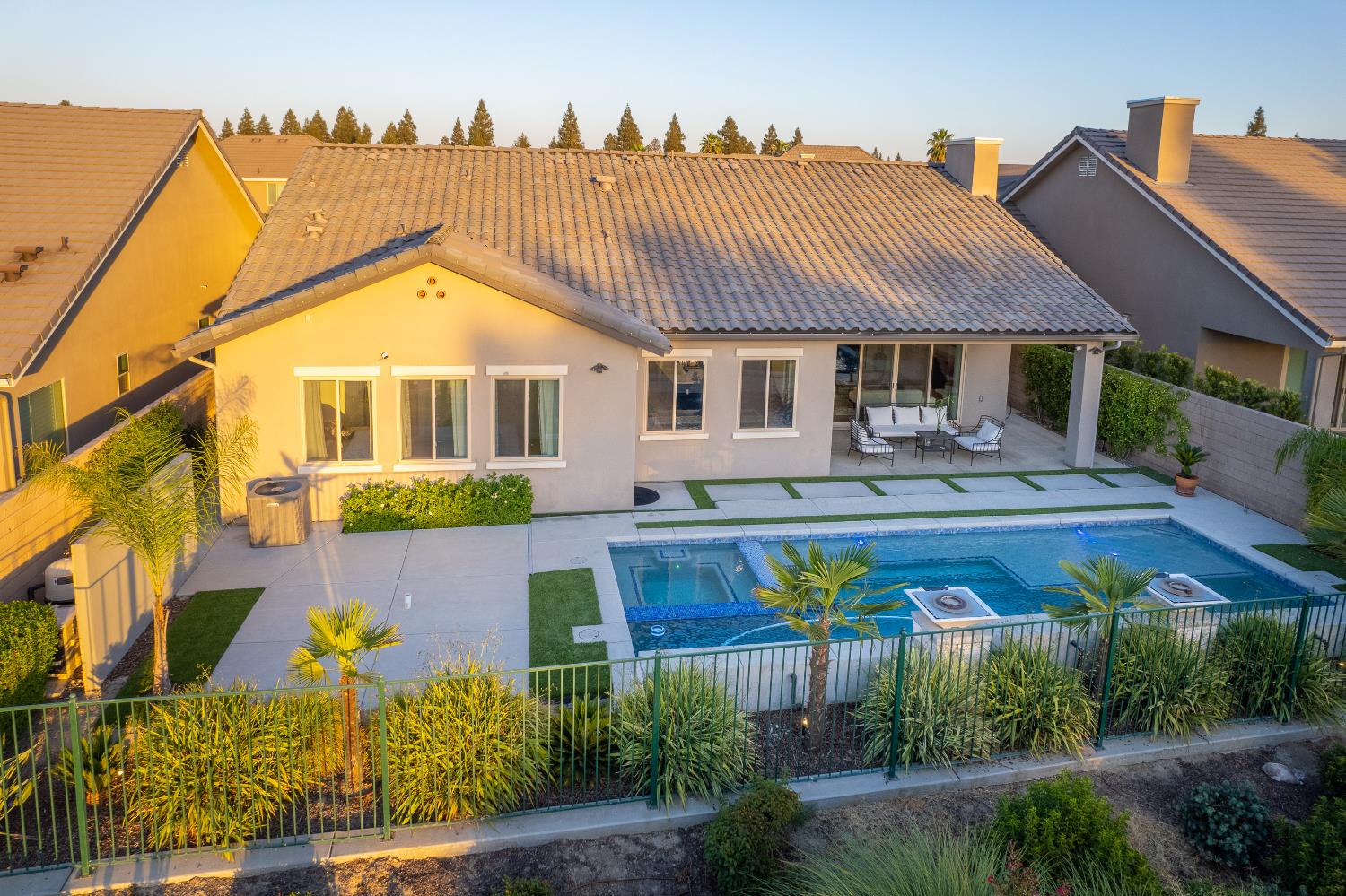 11739 N Turf Dr, Fresno, CA 93730