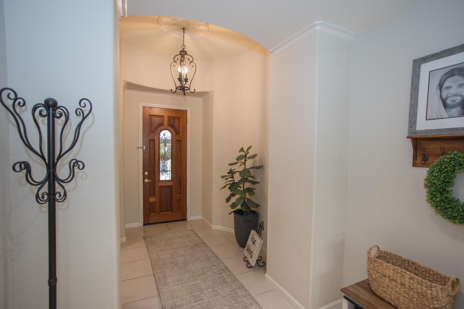2675 E Rockingham Ct, Fresno, CA 93720