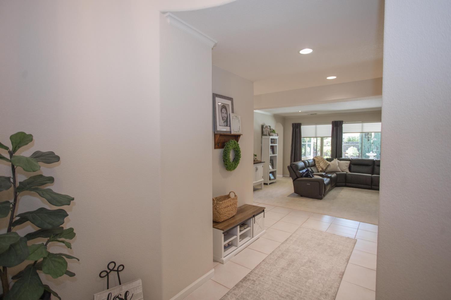 2675 E Rockingham Ct, Fresno, CA 93720