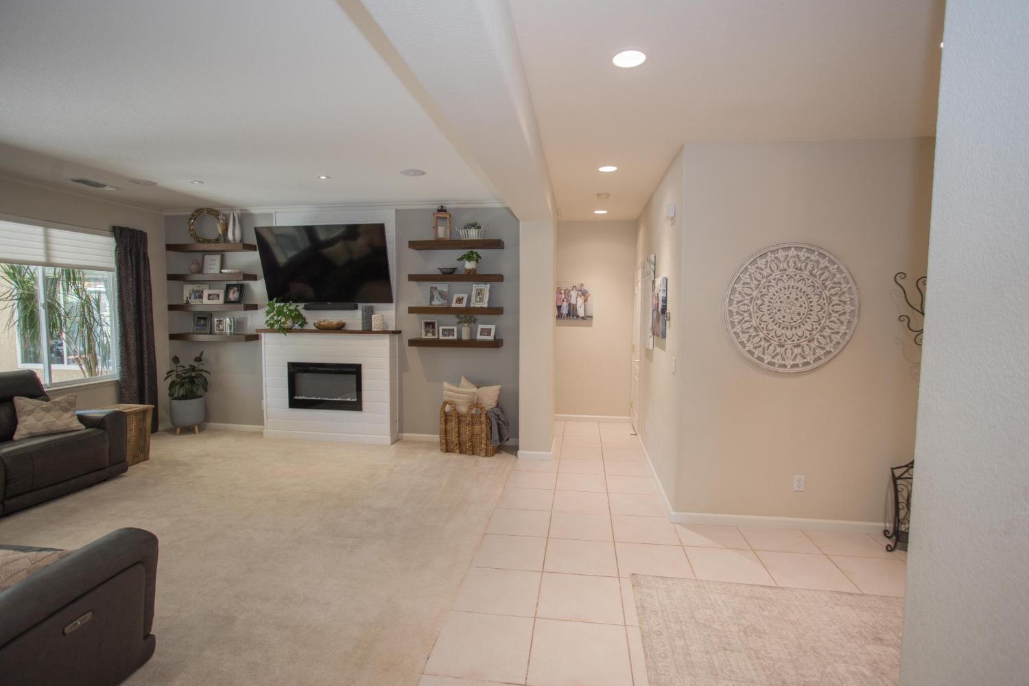 2675 E Rockingham Ct, Fresno, CA 93720