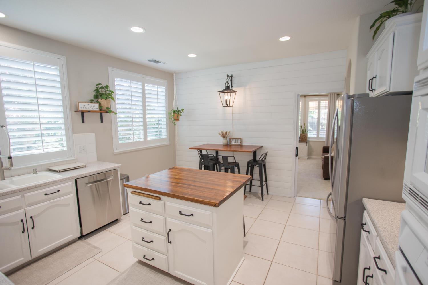 2675 E Rockingham Ct, Fresno, CA 93720