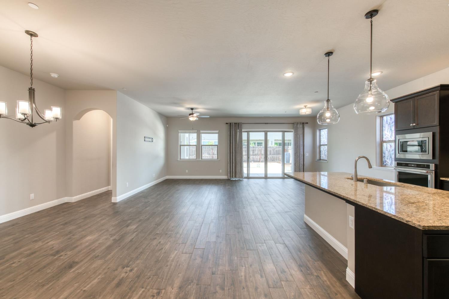 2713 Vermont Ave, Clovis, CA 93619