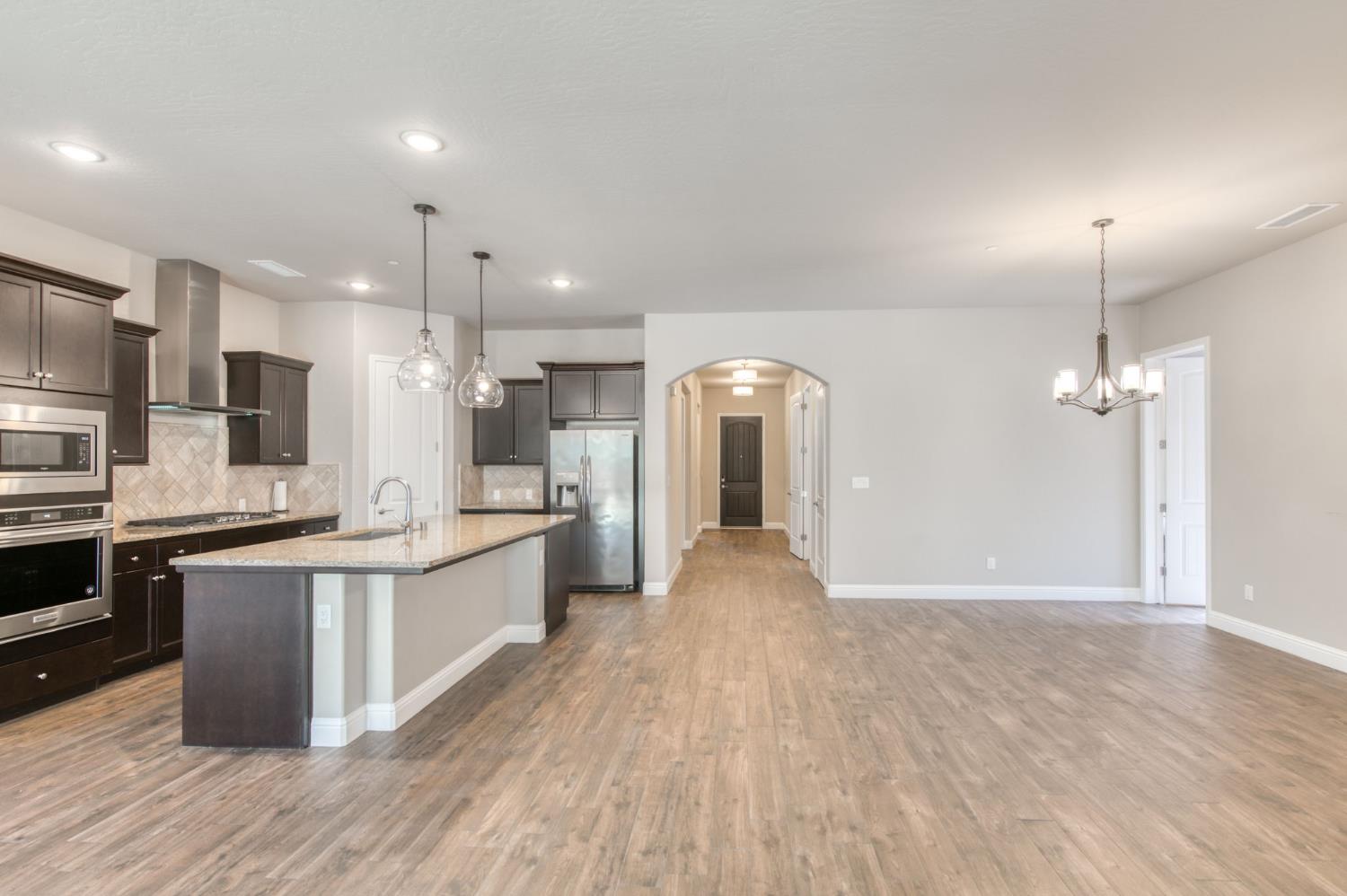 2713 Vermont Ave, Clovis, CA 93619