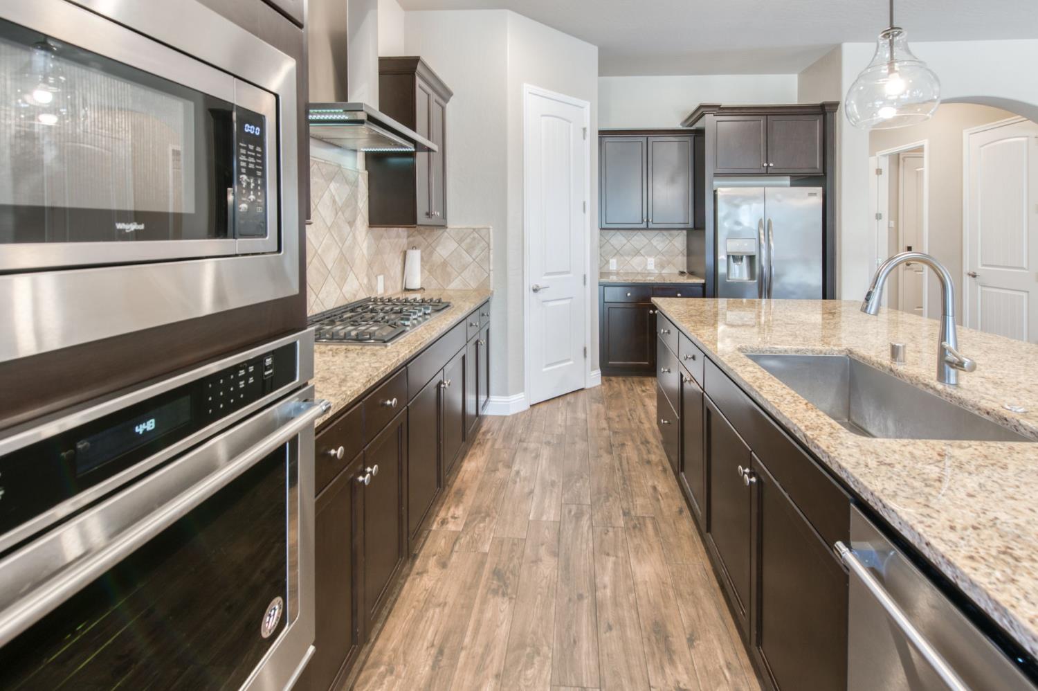 2713 Vermont Ave, Clovis, CA 93619