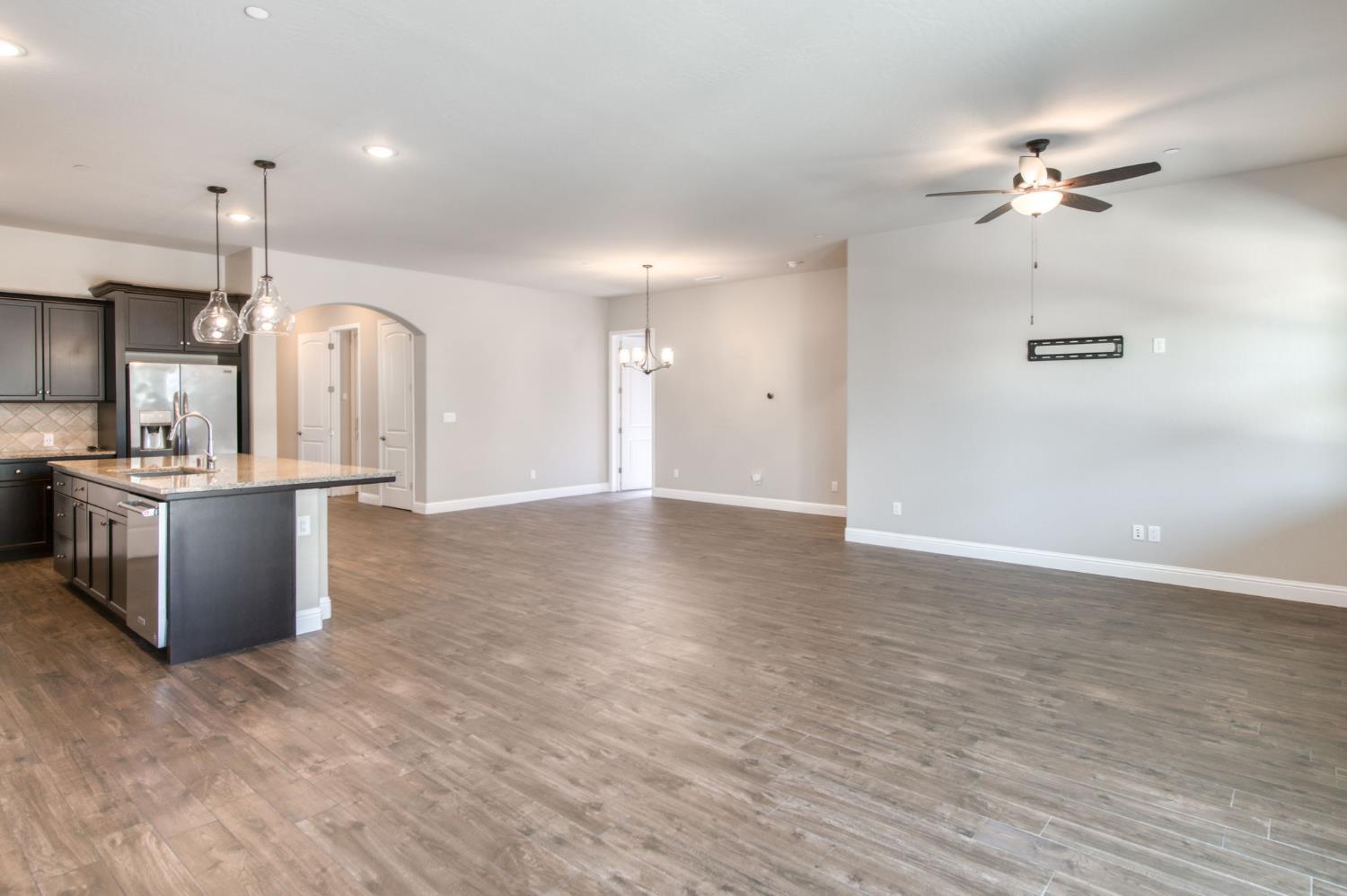 2713 Vermont Ave, Clovis, CA 93619