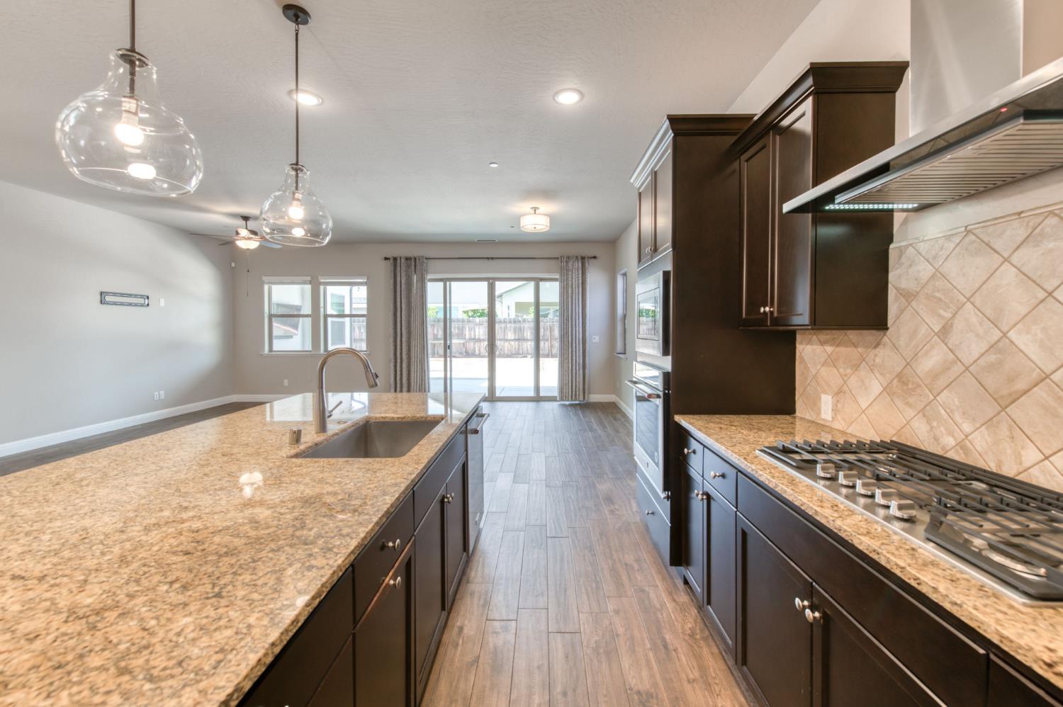 2713 Vermont Ave, Clovis, CA 93619