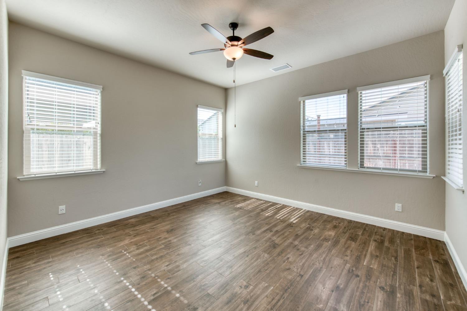 2713 Vermont Ave, Clovis, CA 93619