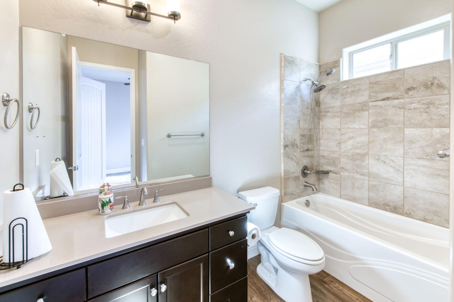 2713 Vermont Ave, Clovis, CA 93619
