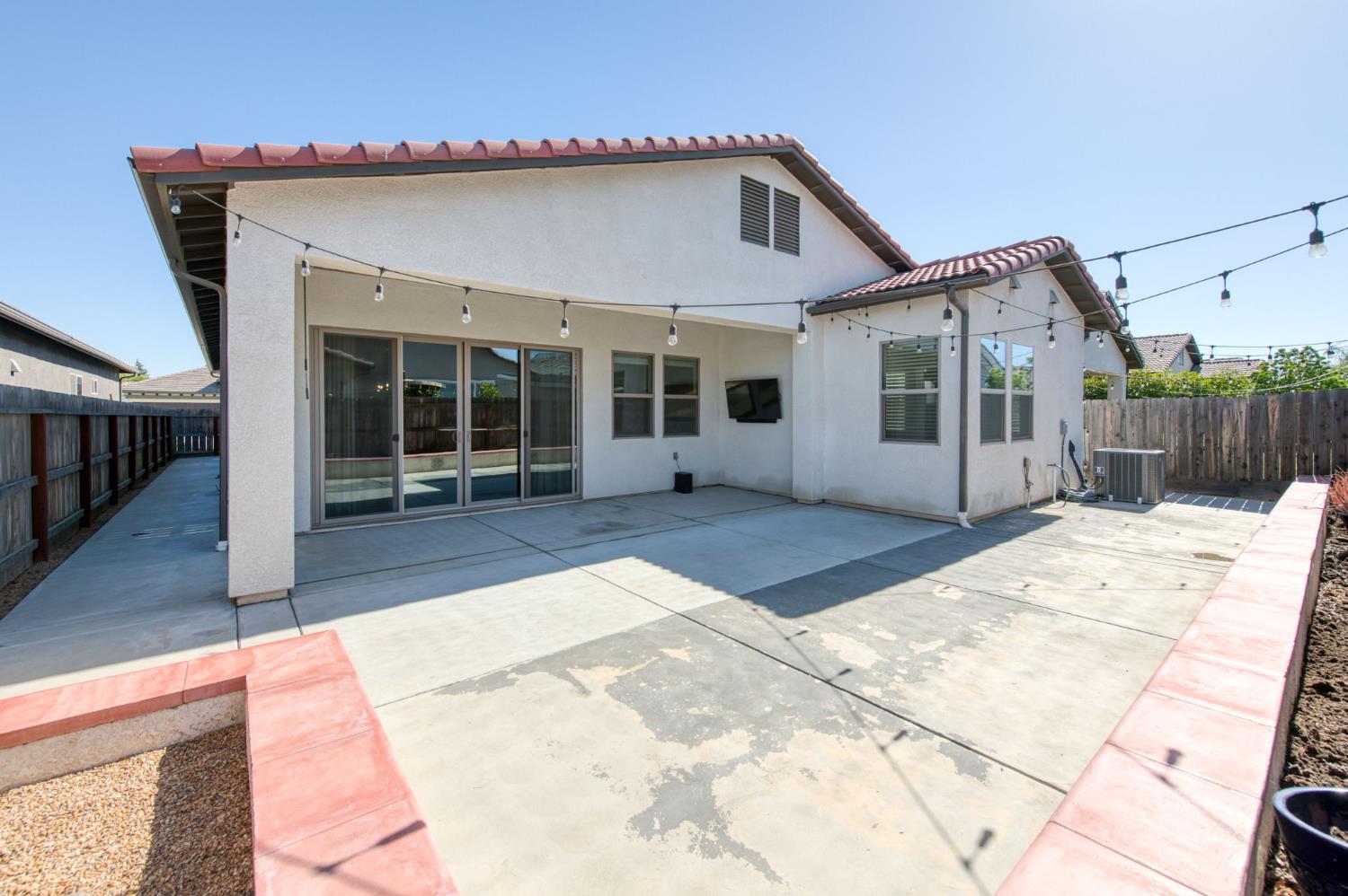 2713 Vermont Ave, Clovis, CA 93619