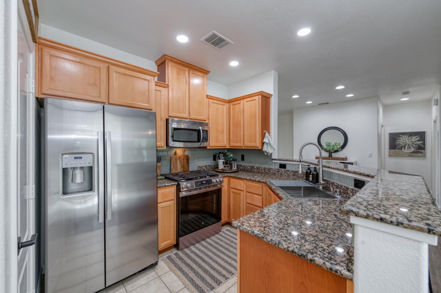 2095 Boccioni Ln, Clovis, CA 93611
