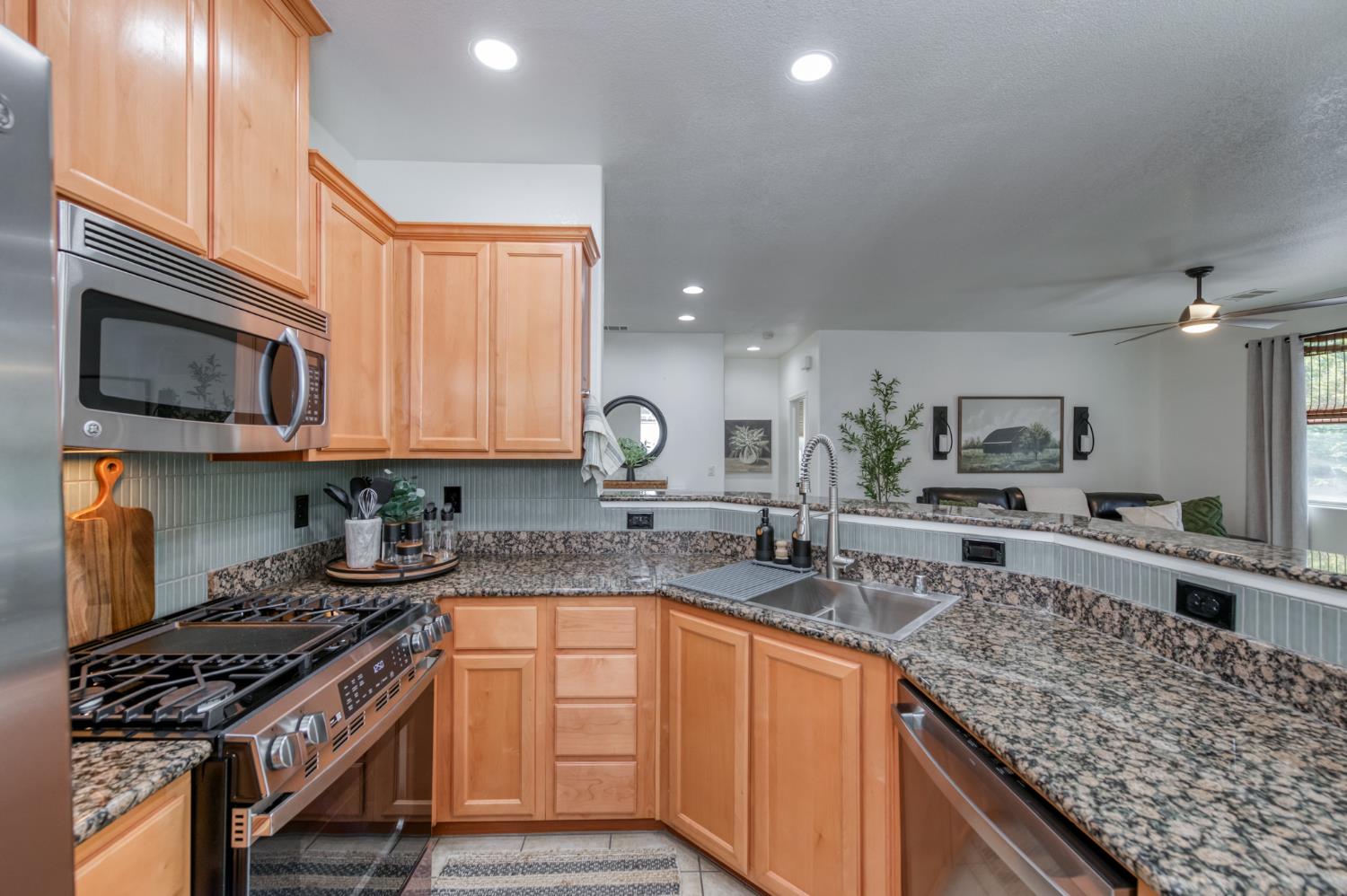 2095 Boccioni Ln, Clovis, CA 93611