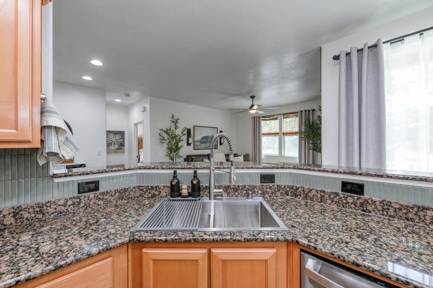 2095 Boccioni Ln, Clovis, CA 93611