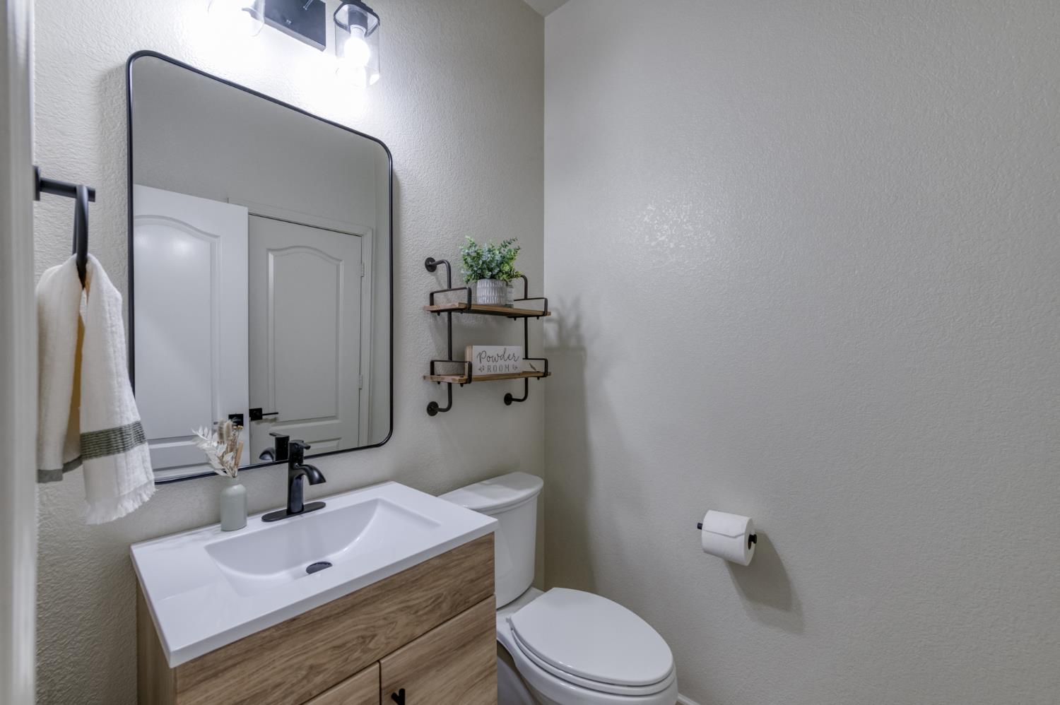 2095 Boccioni Ln, Clovis, CA 93611