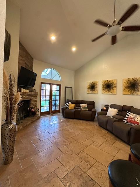 193 N N Laurel Ave, Clovis, CA 93611