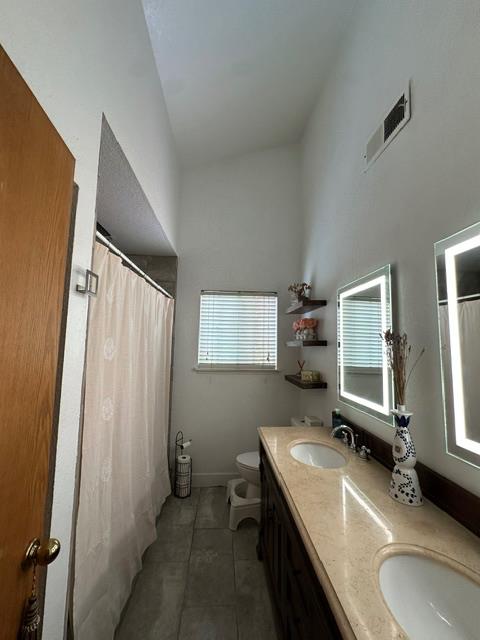 193 N N Laurel Ave, Clovis, CA 93611