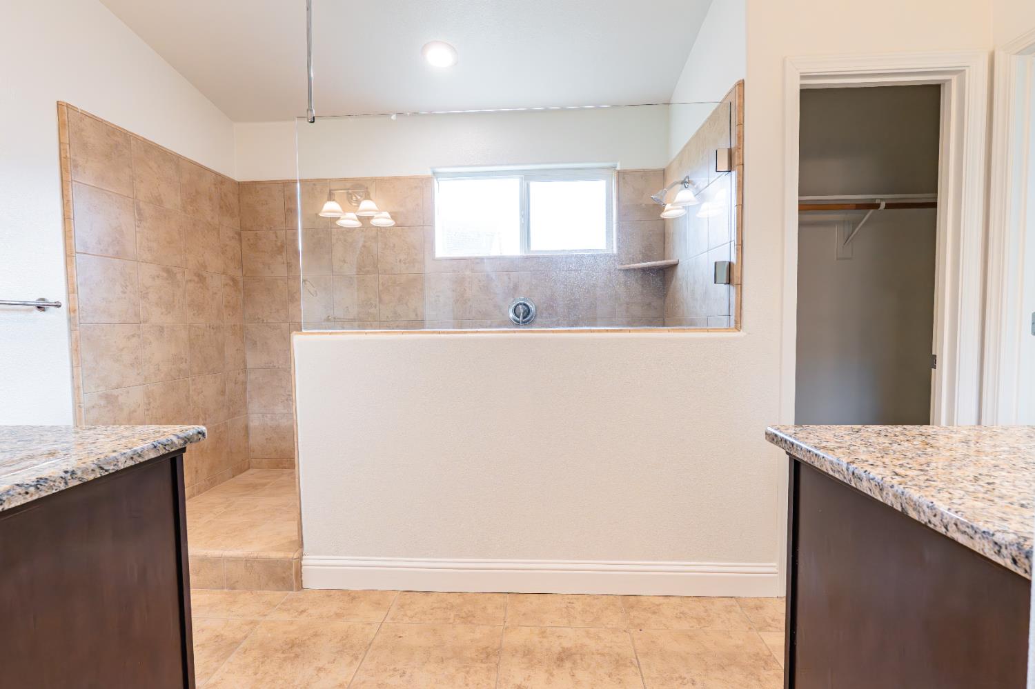 2451 Hermosa Ave, Clovis, CA 93619