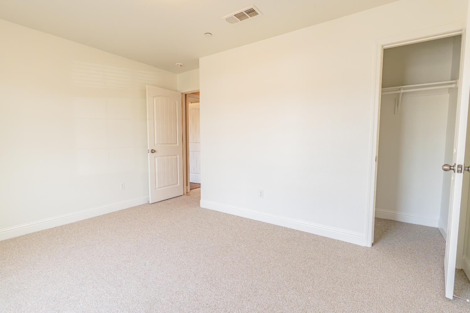 2451 Hermosa Ave, Clovis, CA 93619