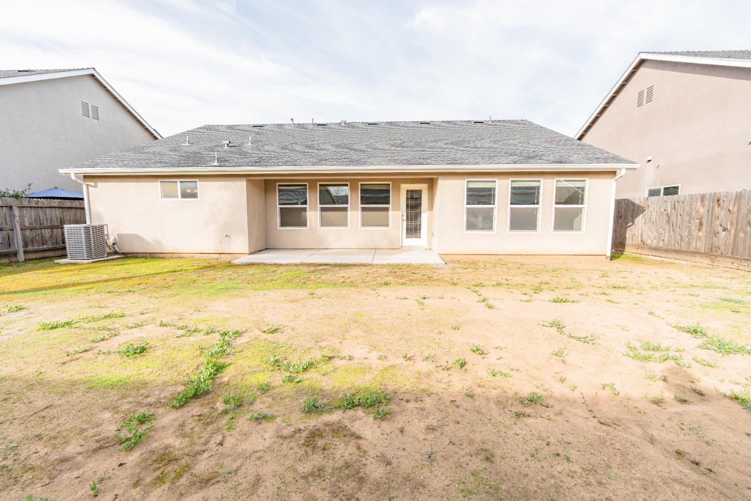 2451 Hermosa Ave, Clovis, CA 93619