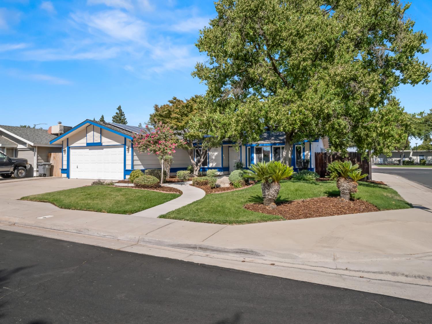 225 N Acacia Ave, Clovis, CA 93612