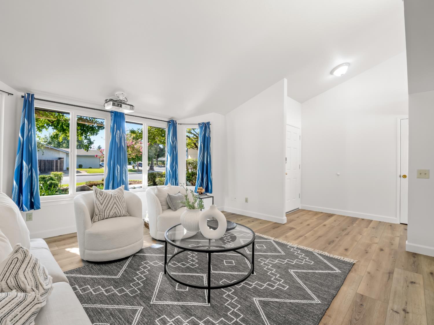 225 N Acacia Ave, Clovis, CA 93612