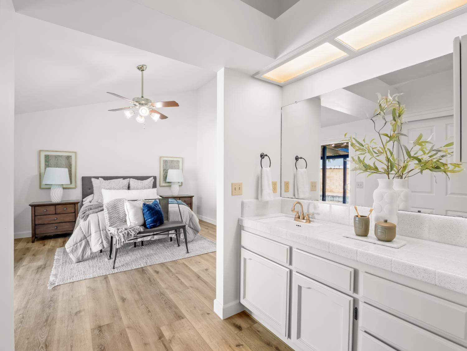 225 N Acacia Ave, Clovis, CA 93612
