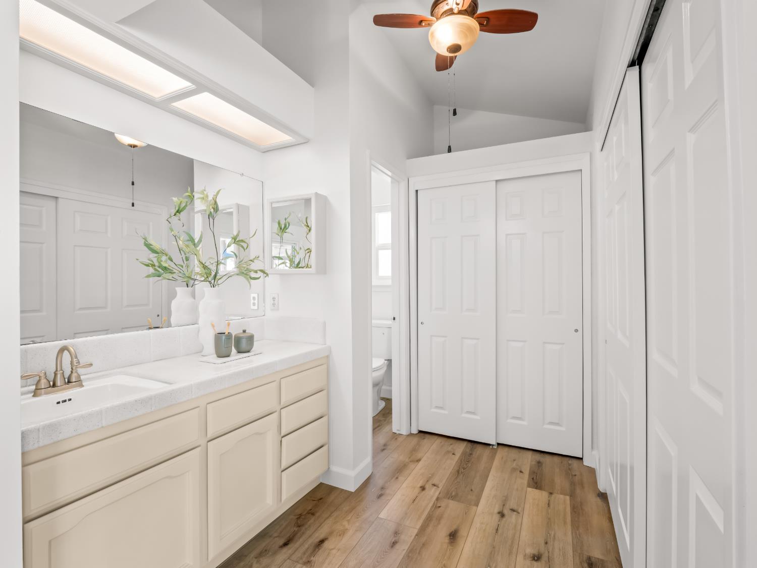 225 N Acacia Ave, Clovis, CA 93612