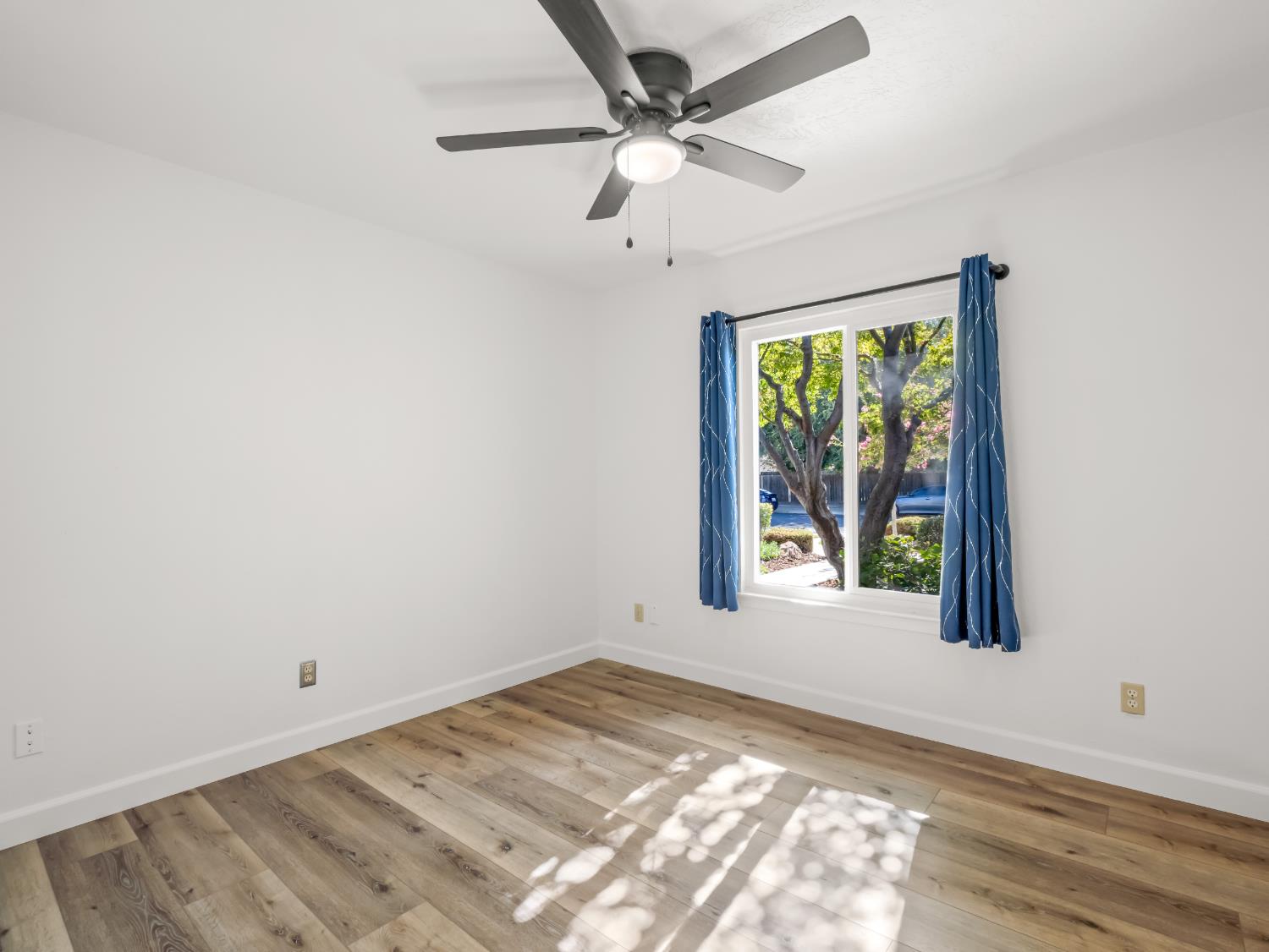 225 N Acacia Ave, Clovis, CA 93612