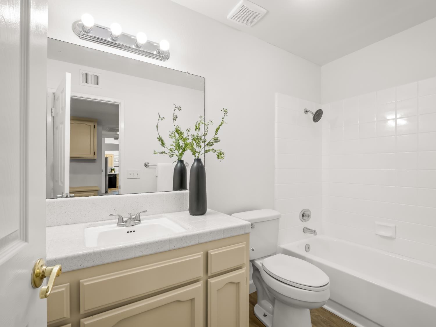 225 N Acacia Ave, Clovis, CA 93612