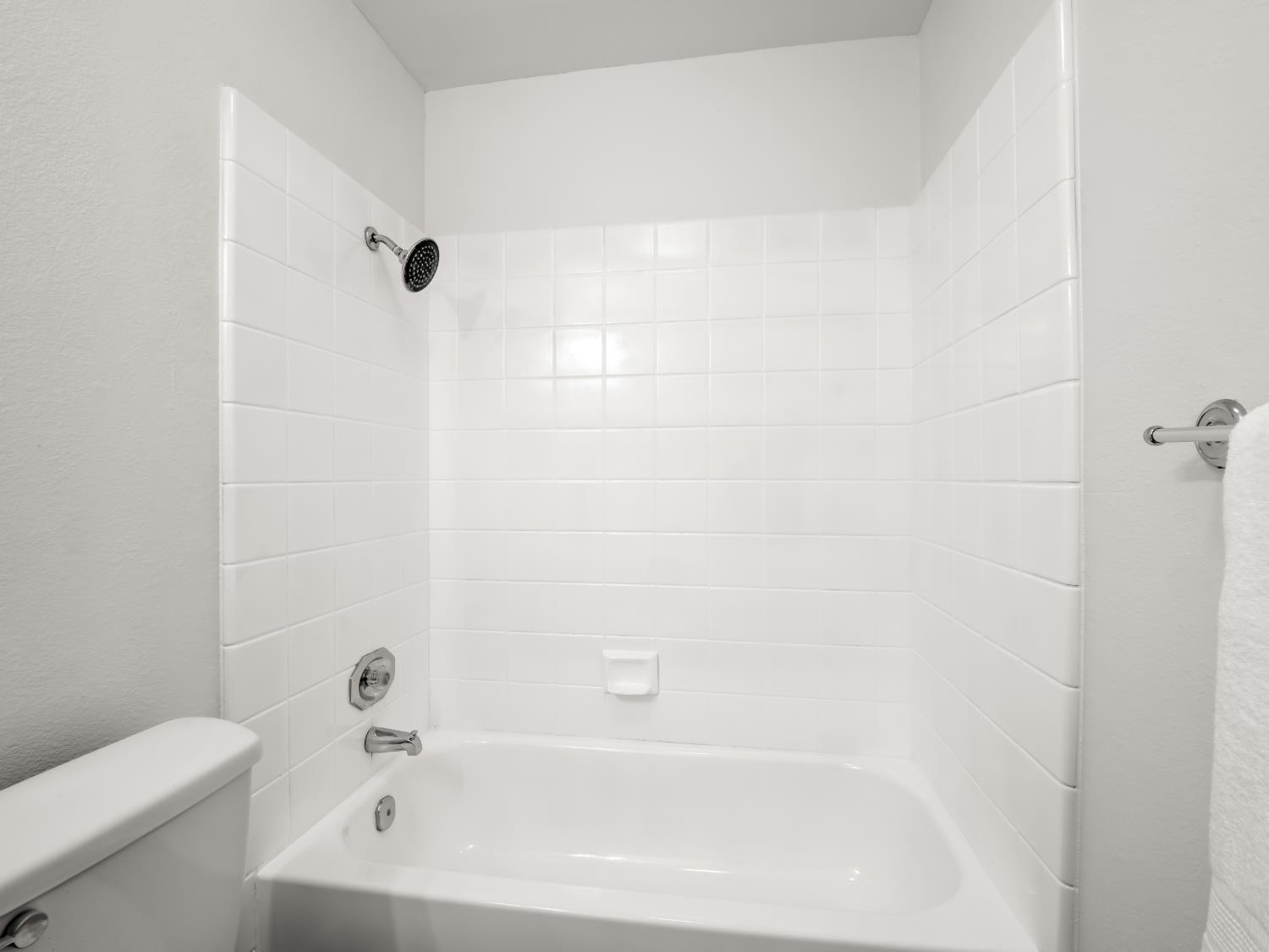 225 N Acacia Ave, Clovis, CA 93612