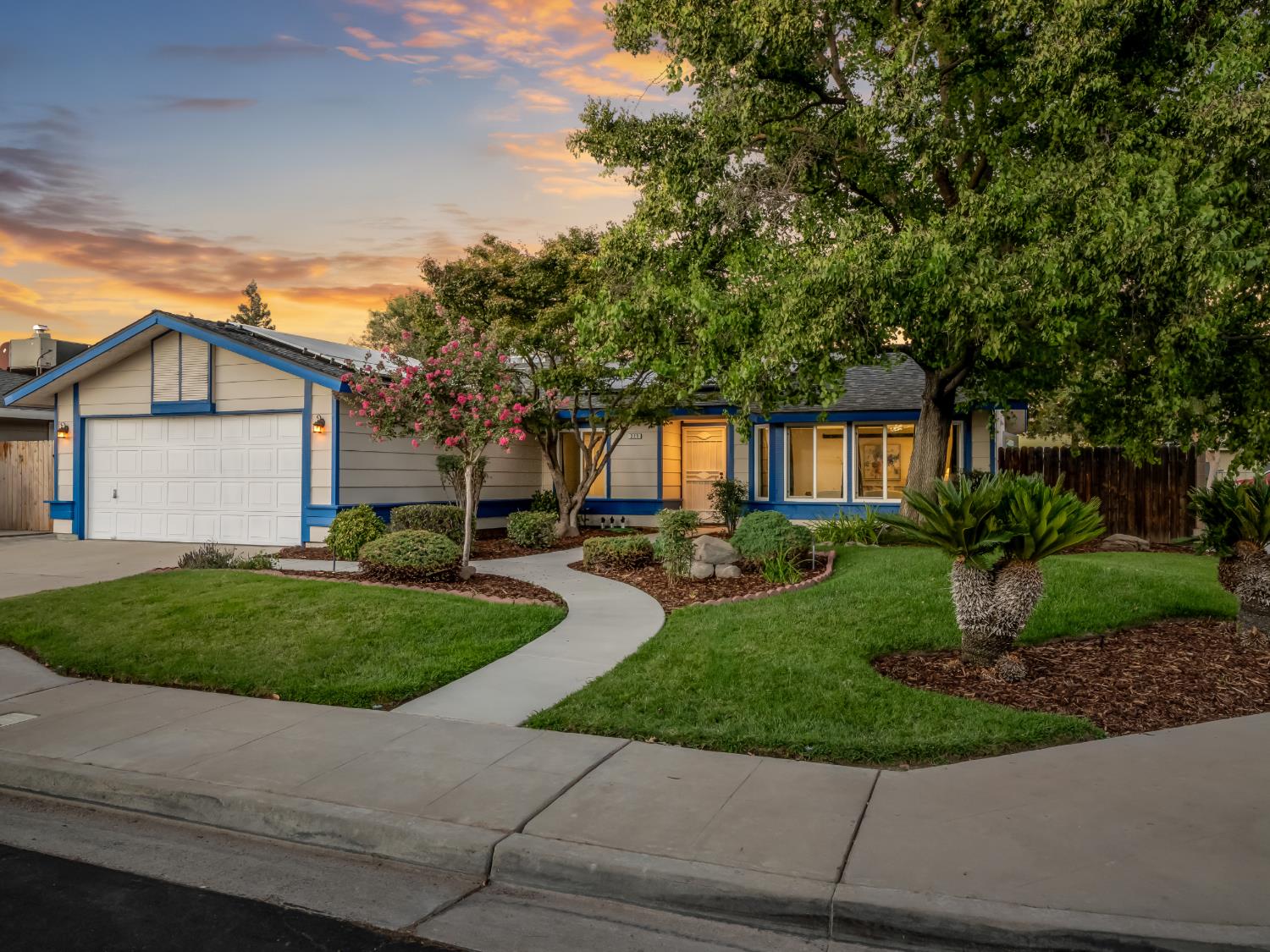 225 N Acacia Ave, Clovis, CA 93612