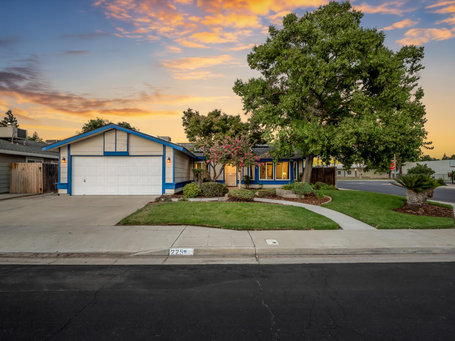 225 N Acacia Ave, Clovis, CA 93612